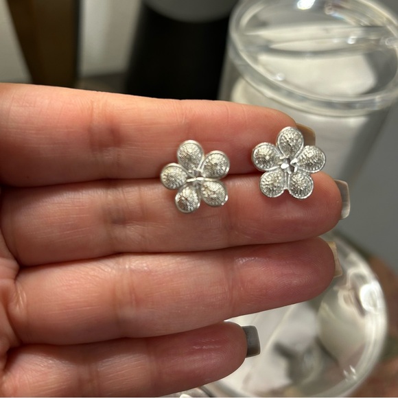 Jewelry - Sterling Silver  Flower shaped stud earrings